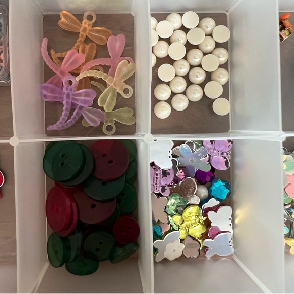 Paper Crafting Brads - 2 boxes with an assortment - Picture 8 of 11